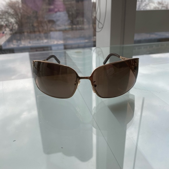 Gorgeous Fendi sunglasses - Picture 2 of 3